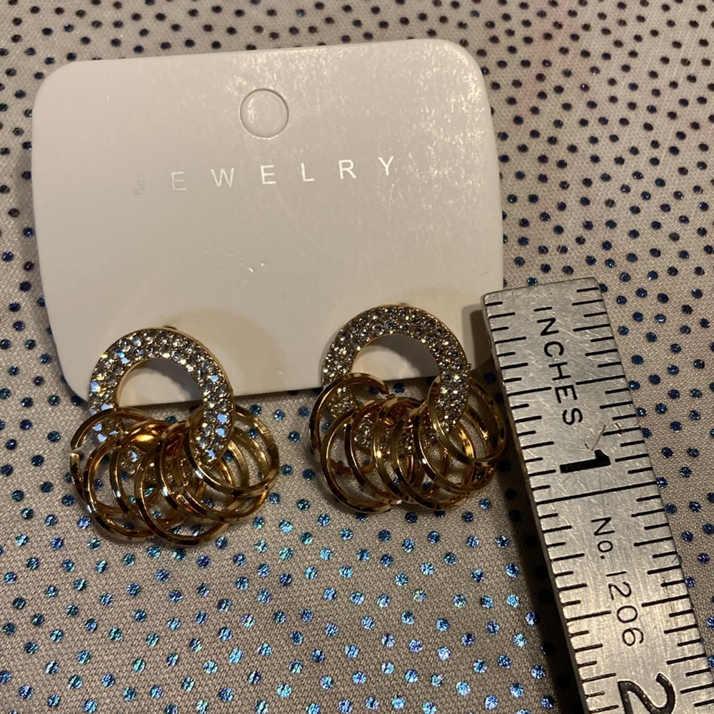 Beautiful Rhinestone Circle Decor Earrings - Picture 16 of 17